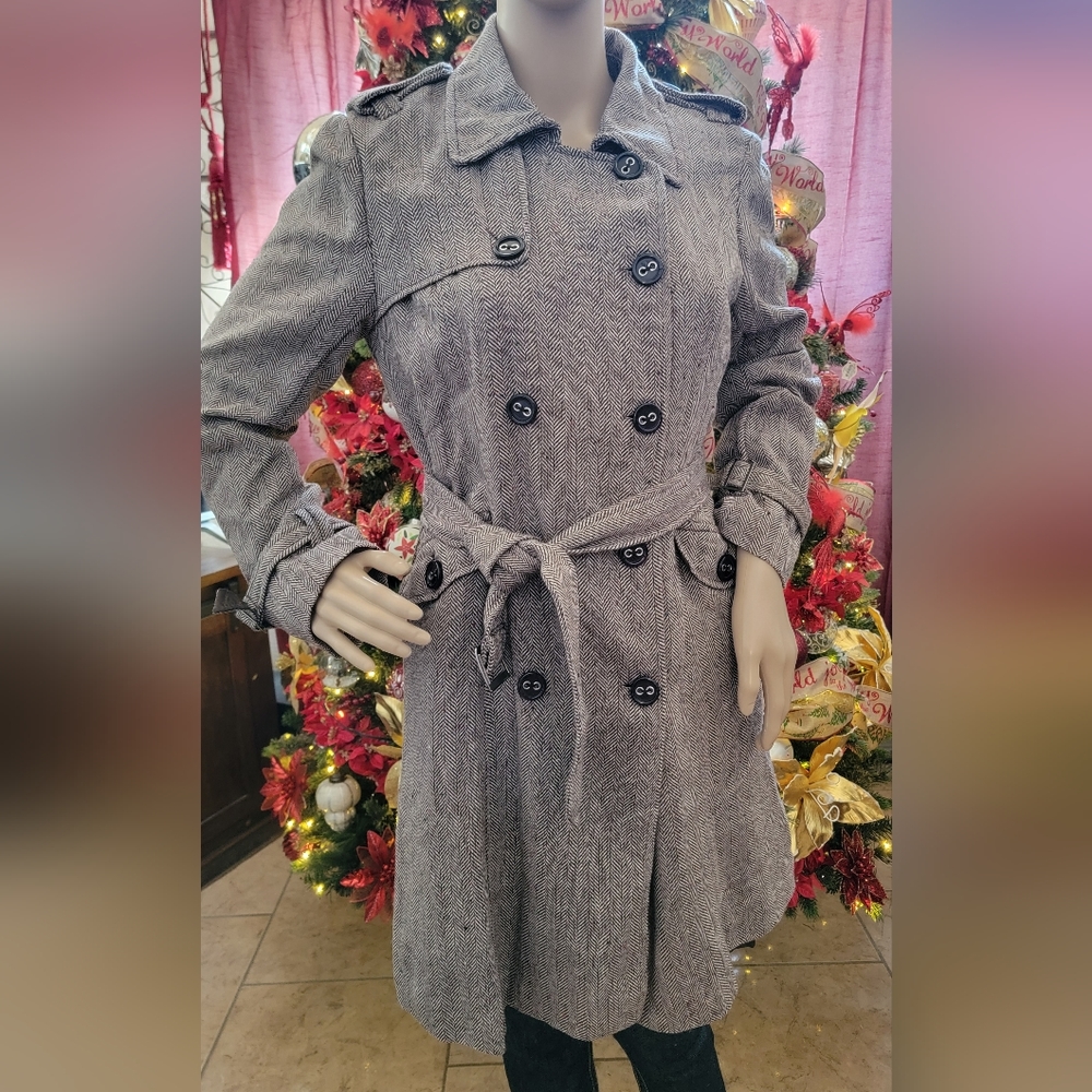 COAT - Picture 2 of 3